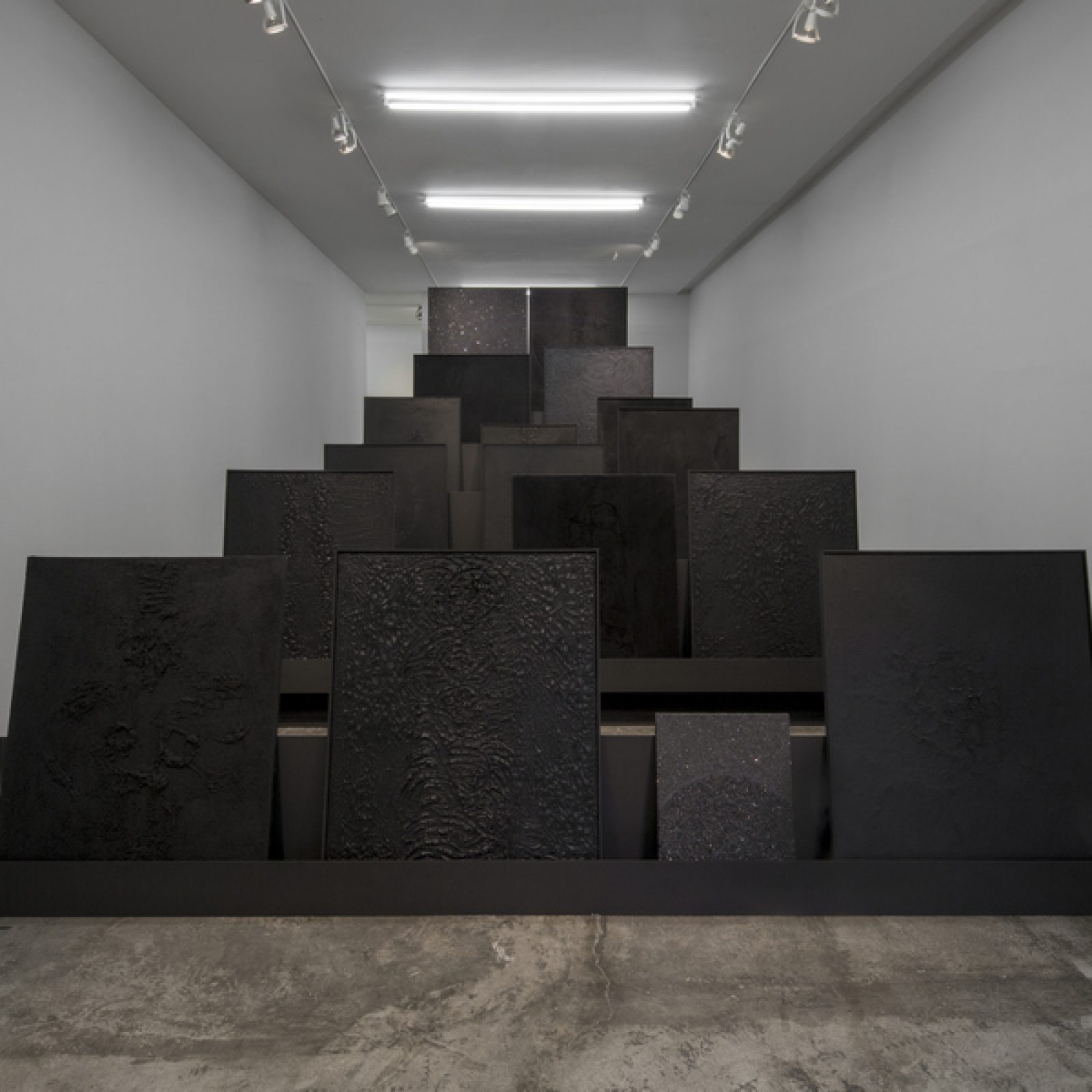 Beatriz Zamora, El Negro. Vista de la exposición en Labor, Ciudad de México, 2020. Foto cortesía de la galería