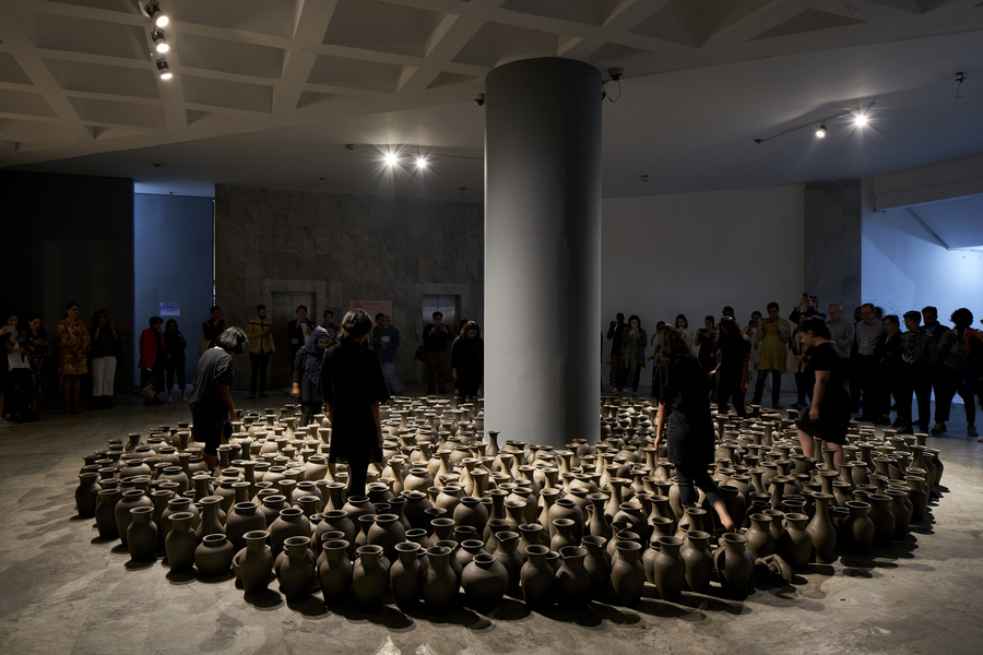 Héctor Zamora, ‘Movimientos Emisores de Existencia (Existence-emitting Movements)’, 2019-2020. Performative action with women and terracotta vessels, Courtesy of the artist and Labor. Photo: Randhir Singh