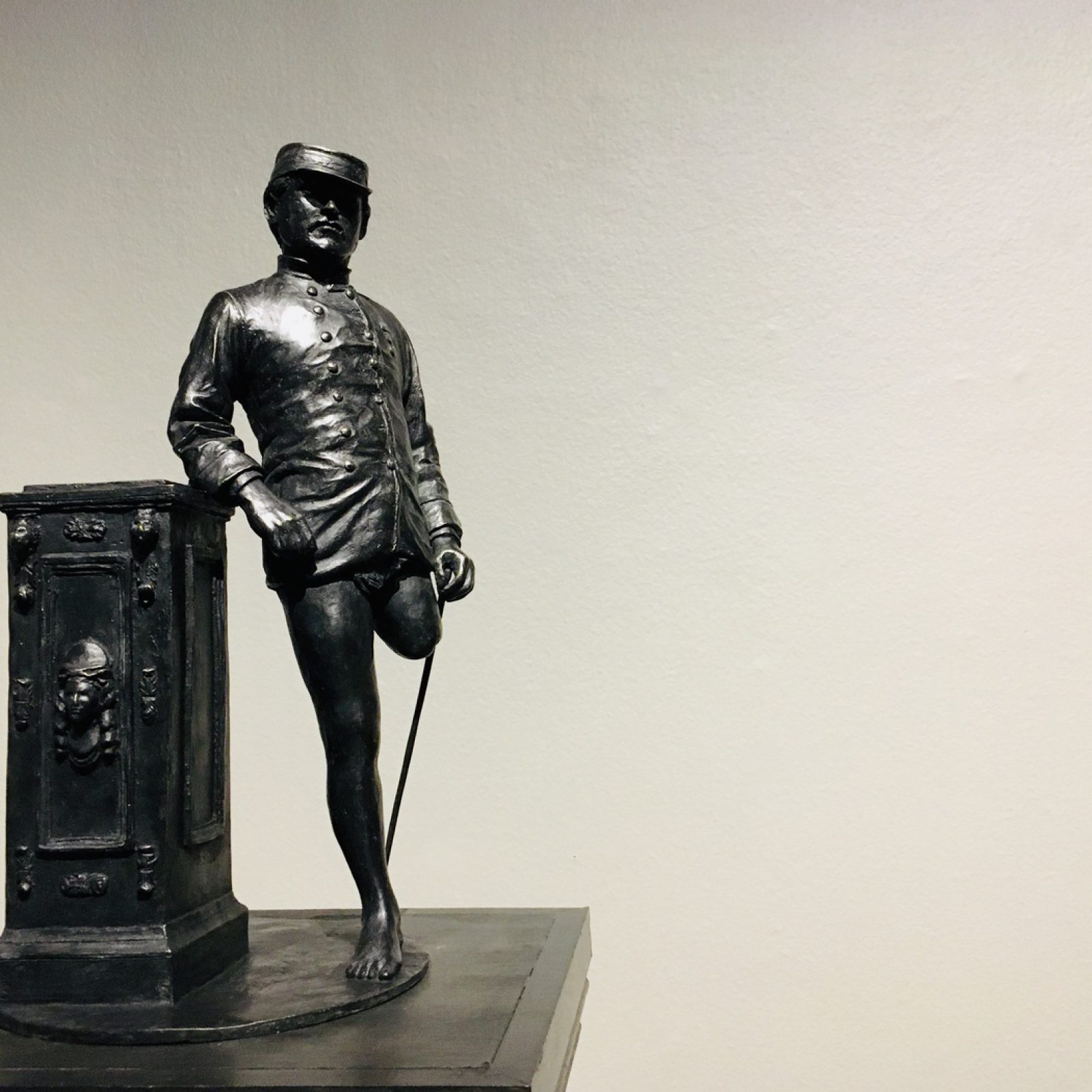 Vista de la exposición "Contra la Razón", de Luis Montes Rojas, en el Museo Nacional de Bellas Artes, Santiago de Chile, 2019-2020. Foto: Nicolás de Sarmiento
