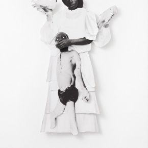 Frida Orupabo, Untitled, 2018, collage sujeto con alfileres para papel montado sobre aluminio. Foto: Carl Henrik Tillberg. Cortesía de la artista, Galerie Nordenhake (Stockholm/Berlín/Ciudad de México) y Gavin Brown’s Enterprise (Nueva York/Roma)