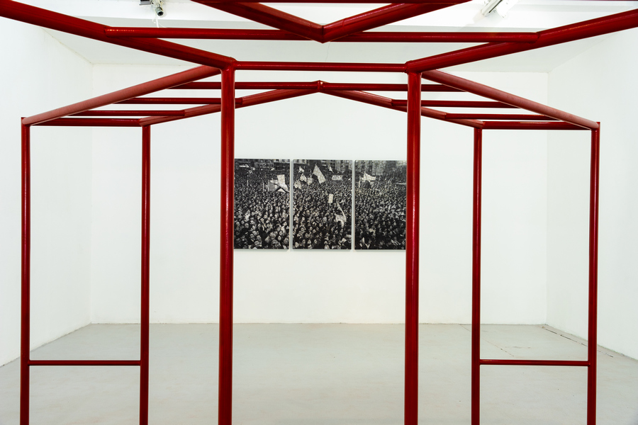 Vista de la exposición "Perder el tiempo", de Camila Ramírez, en la Galería Gabriela Mistral, Santiago de Chile, 2020. Foto: Francisca Razeto Ubilla