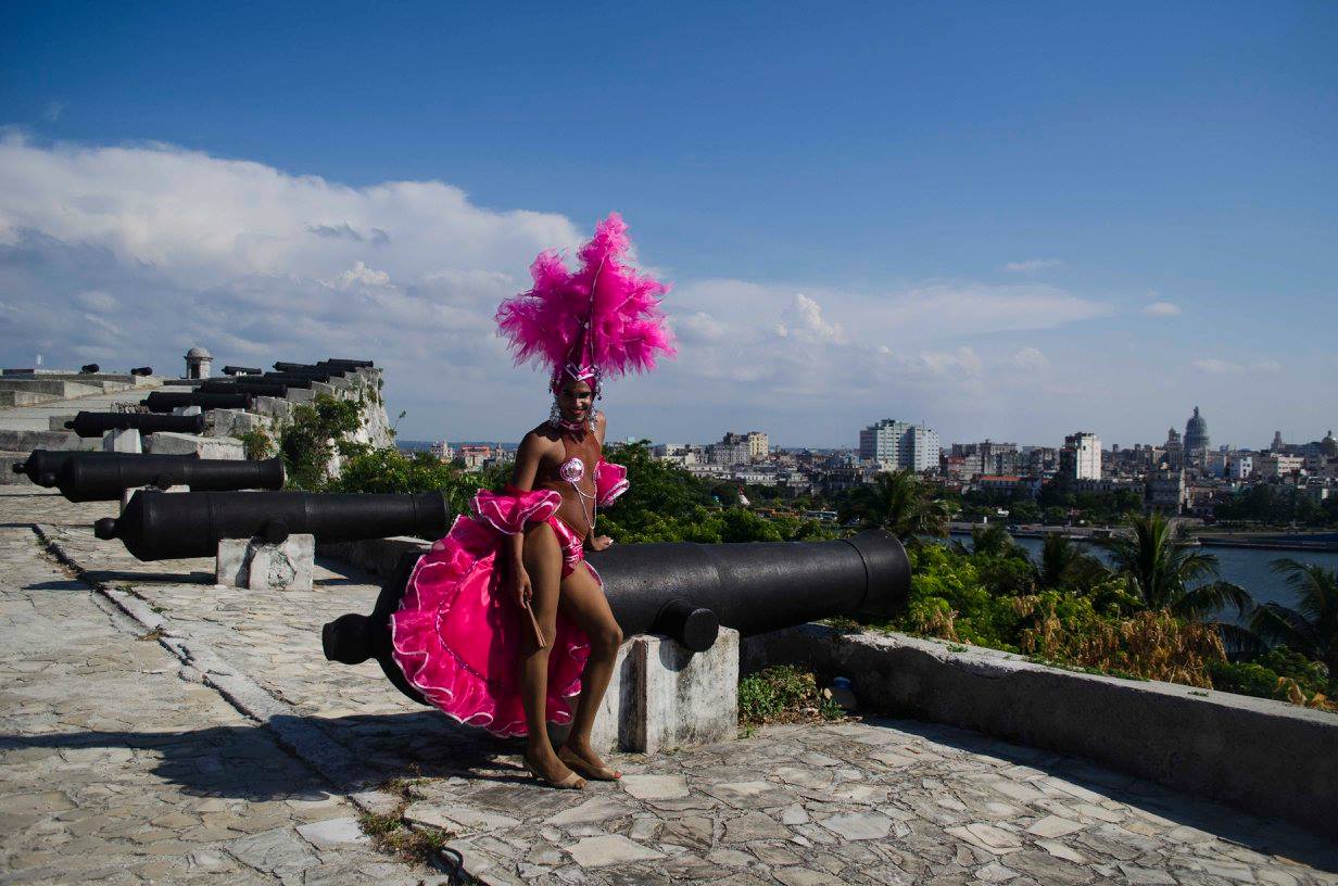 Luis Manuel Otero Alcántara, Miss Bienal de La Habana, como parte de su perfomance "Welcome to Yumas". Cortesía del artista