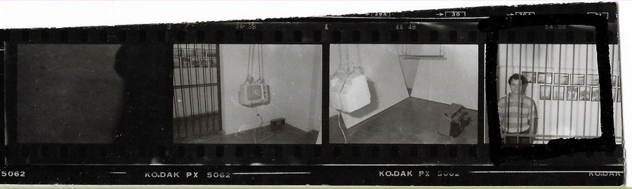 Víctor Hugo Codocedo, tira de prueba, registro de exposición Eclipse, Galería Bucci, Santiago de Chile, 1985. Colección Paula Codocedo. Cortesía: http://victorhugocodocedo.cl/