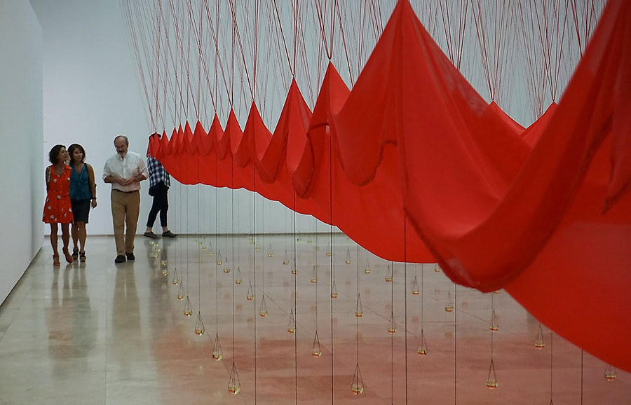 Vista de la exposición "Desplome", de Sebastián Mahaluf, en Galería Patricia Ready, Santiago de Chile, 2020. Foto: Josefina Bardi