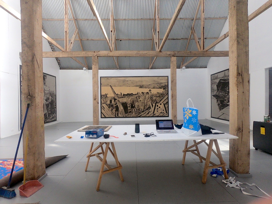 Vista del taller de Sebastián Riffo en el MAM Chiloé, Chile, 2019. Foto cortesía del artista Fundación Ca.Sa
