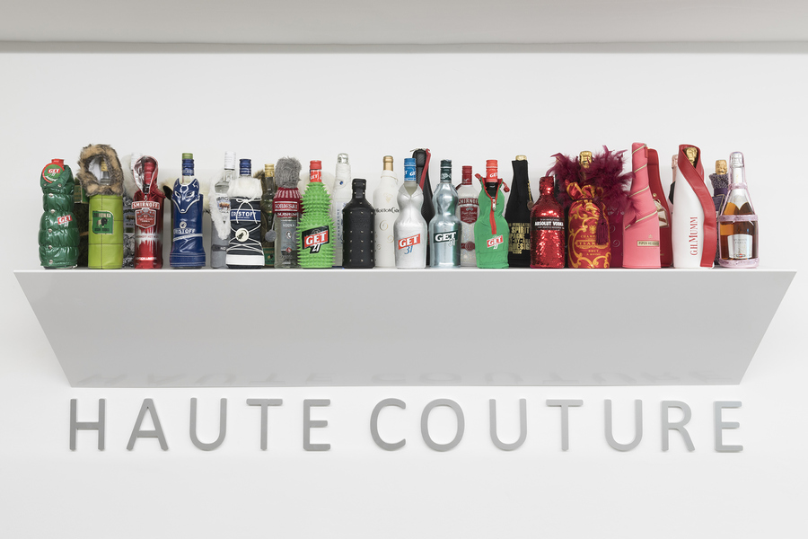 Carlos Pazos, Macciuna’s Pop II (Haute Couture), 2009-2020, pieza climática, medidas variables, pieza única. Cortesía: ADN Galería