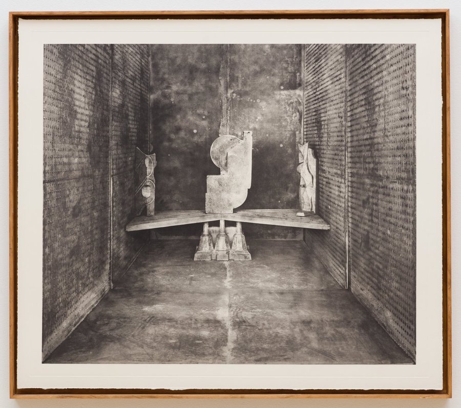 Rodrigo Valenzuela, Stature No. 7 (2020), fotograbado, 71.12 x 81.28 cm. Cortesía: Klowden Mann