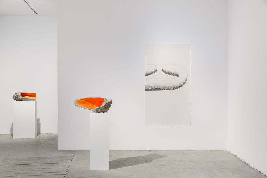 Vista de la exposición "Formas de fuga", de Teresa Solar, en Galería Travesía Cuatro, Madrid, 2020. Cortesía de la galería