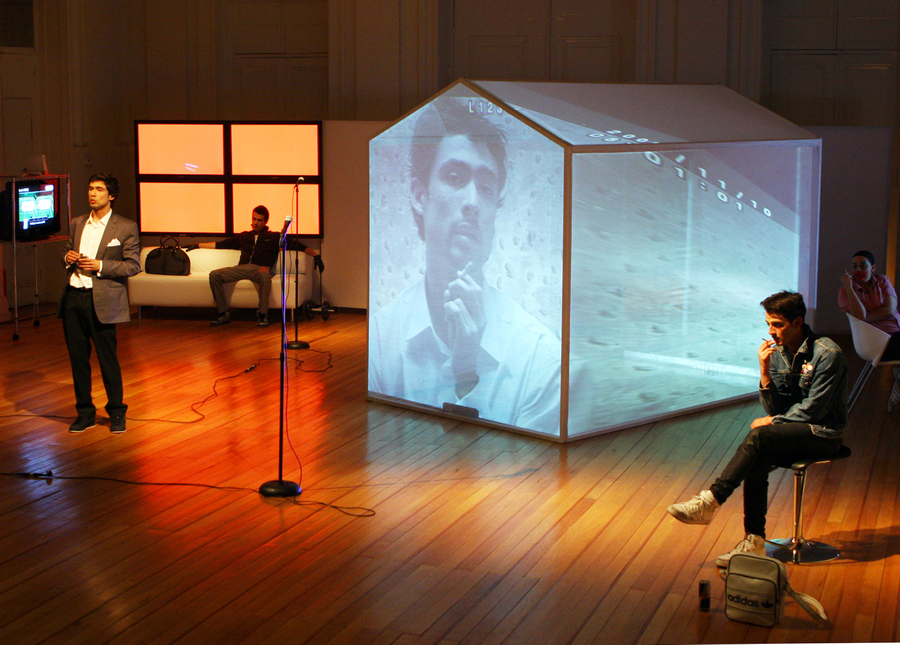 Raúl Miranda, Domus Aurea, 2008. Instalación escénica en el Salón Blanco, Museo Nacional de Bellas Artes, Chile. Fotoa: Eduardo P. Goye