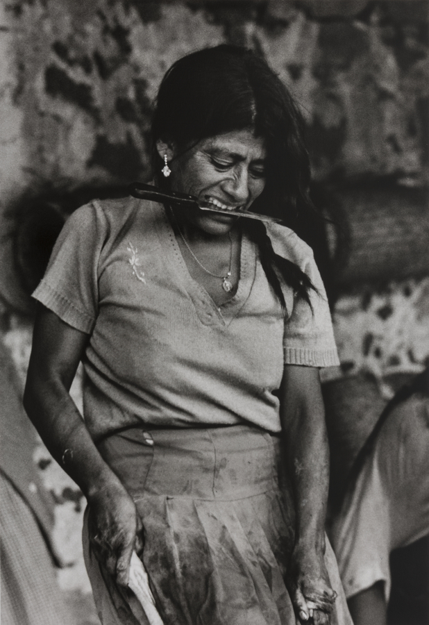 Graciela Iturbide, Carmen, La Mixteca, 1992. Impresión en gelatina de plata. Cortesía de la artista © Graciela Iturbide
