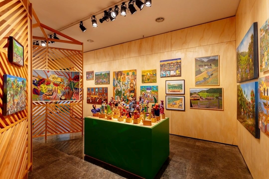 Vista de la XV Bienal Naïfs de Brasil, 2020. Cortesía: Sesc São Paulo - Piracicaba.