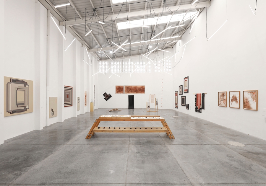 Vista de la exposición "Espacio entre mundos", de María Fernanda Carlos, en La Galería Rebelde, Guatemala, 2020-2021. Cortesía de la galería