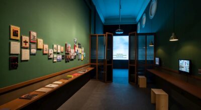 Vista de la exposición “Pensando en bucle”, de Boris Groys, en La Virreina Centre de la Imatge, Barcelona, 2020-2021. Cortesía: La Virreina Centre de la Imatge