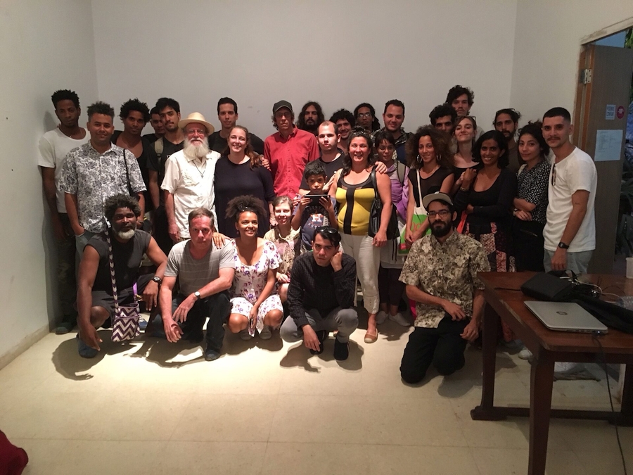 Miembros de INSTAR en un taller de poesía, 2018. Cortesía: INSTAR