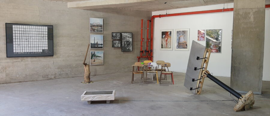 Vista de la exposición "Emerge. Arte Contemporáneo del Puerto", en Secret Gallery, CV Galería, Santiago de Chile, 2021