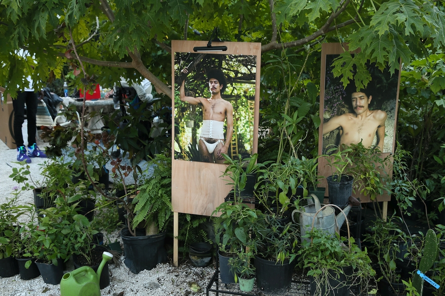 Robert Andy Coombs, de la serie "Garden of Eden", fotografías. Vista de la exposición "A Subtropical Affair I", Miami. Cortesía: GOOD TO KNOW.FYI 