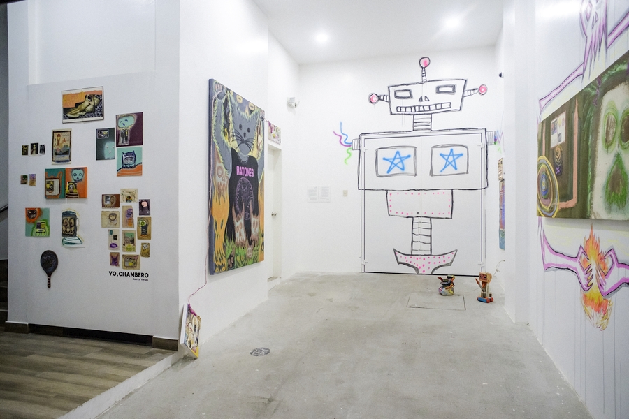 Vista de la exposición "Yo, Chambero", de Juanca Vargas, en Espacio Onder, Guayaquil, Ecuador, 2021. Foto: Ricardo Bohórquez