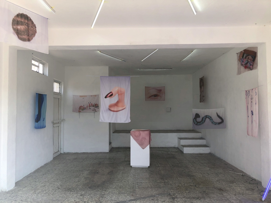 Vista de la exposición "Escenas", de Mariana Ajo, en Neotortillería, Guanajuanto, México. Cortesía: Neotortillería