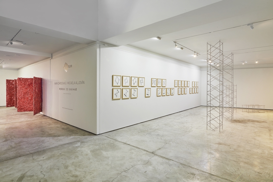 Vista de la exposición “Formas de habitar”, de Nani Cárdenas y Micaela Aljovín, en Galería Forum, Lima, 2021. Cortesía de las artistas y la galería