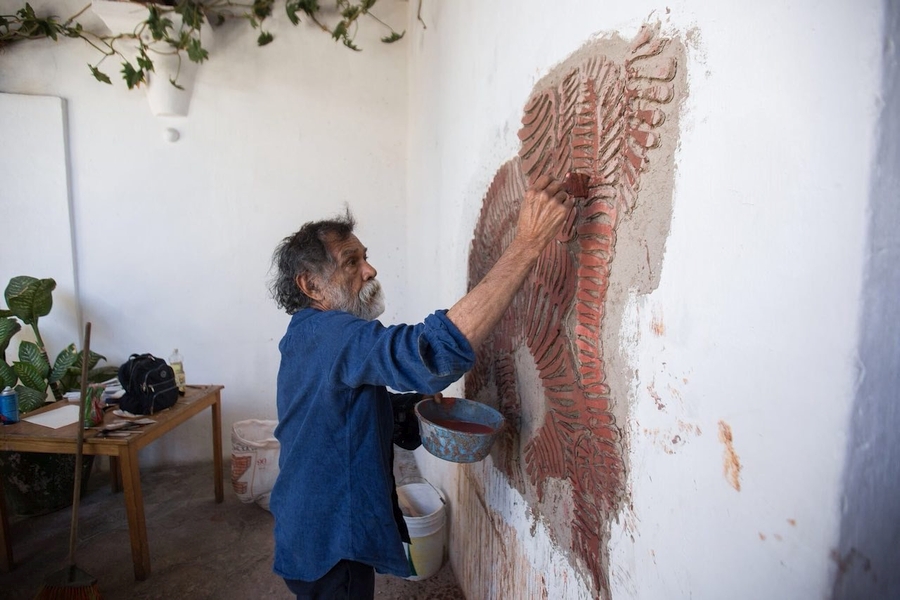 Francisco Toledo en su taller en Oaxaca, México. Cortesía: Casa de México en España