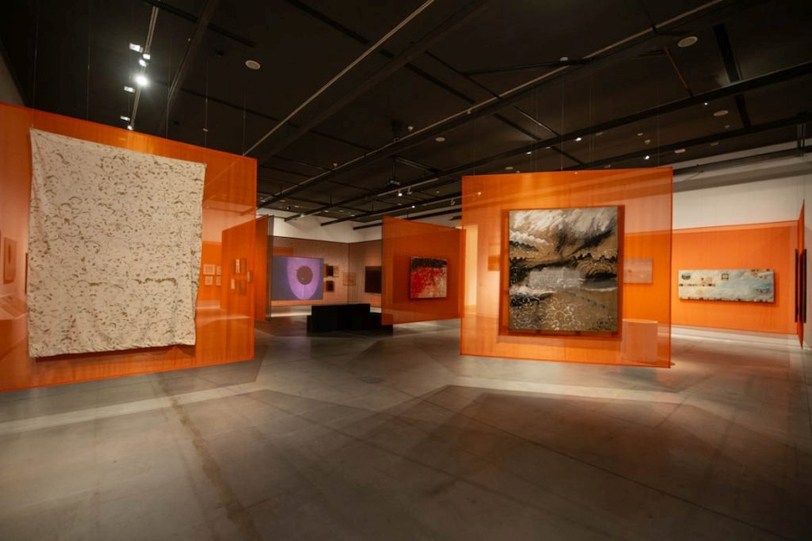 Vista de la exposición “El día maravilloso de los pueblos”, de Elda Cerrato, en el Museo de Arte Moderno de Buenos Aires, 2021. Foto cortesía del museo