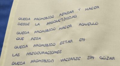 Larissa Garza, Domingo, 2020, textil bordado, 87 x 50 cm