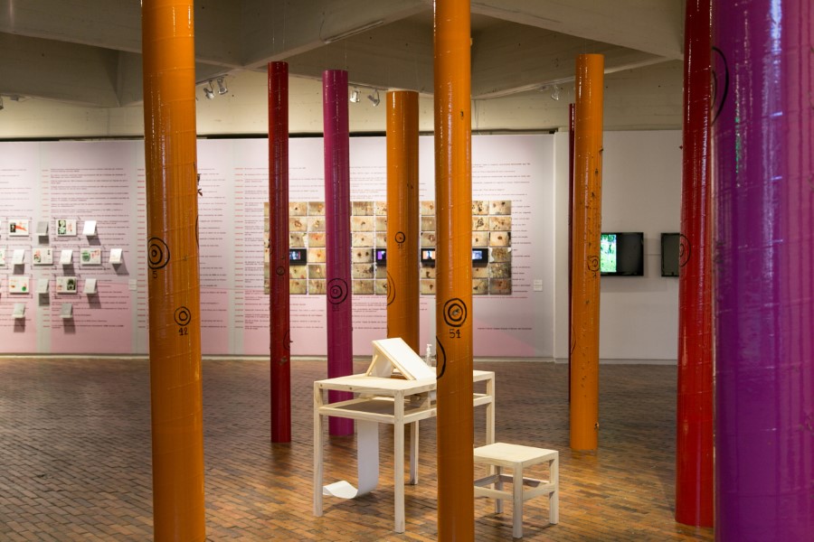Vista de la exposición "Sindemia", de Voluspa Jarpa, en el Museo de Arte Moderno de Bogotá (MAMBO), 2021. Foto cortesía del MAMBO