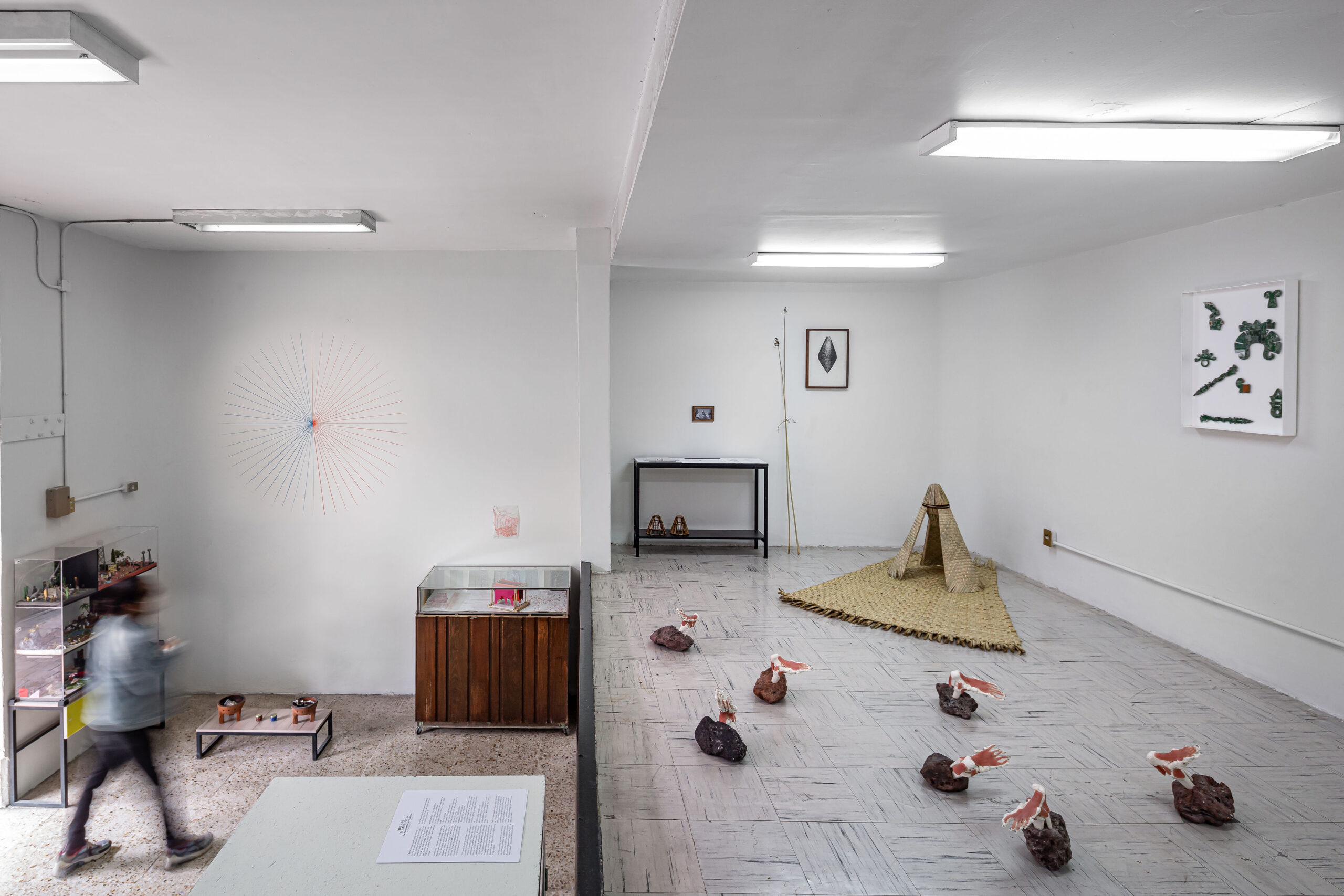 "Una vasija dentro de un cántaro", Bienal Tlatelolca 2021. Vista de exposición. Foto: Jorge Guadarrama