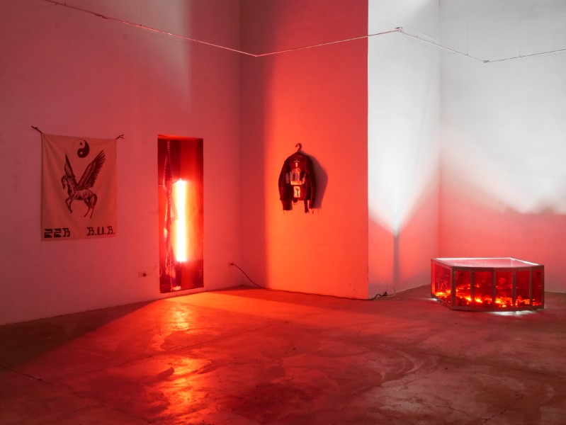 Vista de la exposición "Hasta Que La Muerte Nos Separe", en Gamma Galería, Guadalajara, MX, 2021. Foto: Alejandro García Contreras. Cortesía Gamma Galería