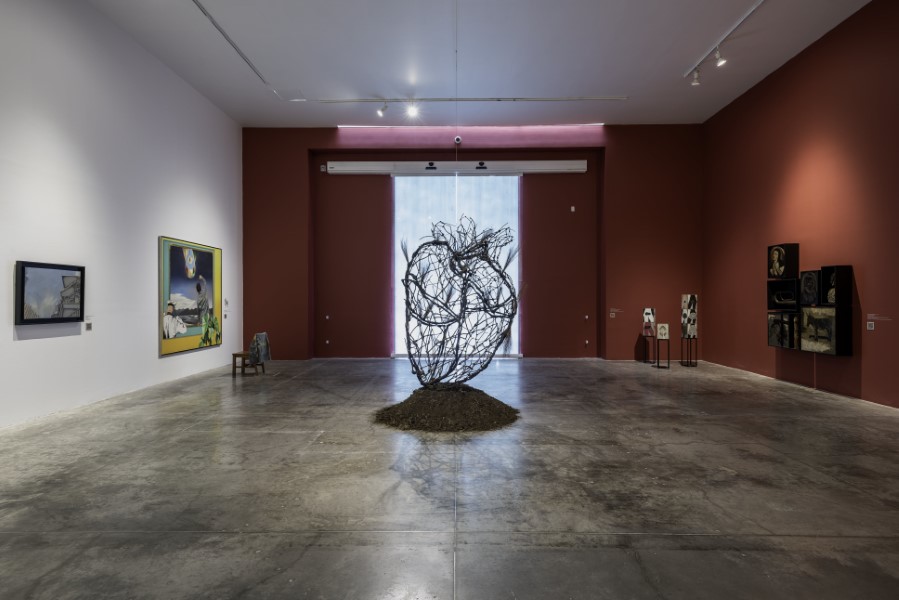 Vista de la exposición “Cien del MUAC”, en el Museo Universitario Arte Contemporáneo (MUAC), Ciudad de México, 2021. Cortesía: MUAC