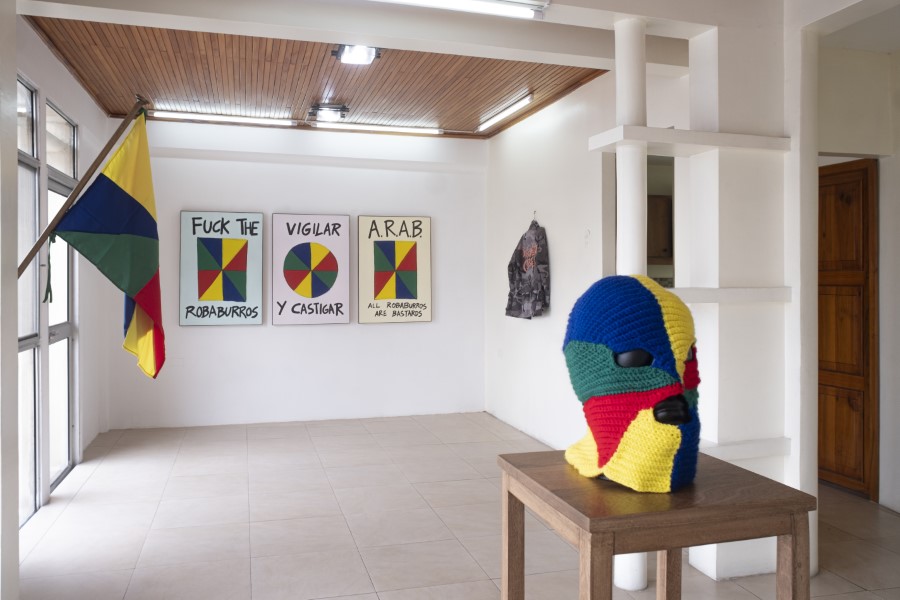 Vista de la exposición "Vandalismo.2", de Juanca Vargas y David Orbea, en espacio Onder, Guayaquil, Ecuador, 2021. Cortesía de la galería