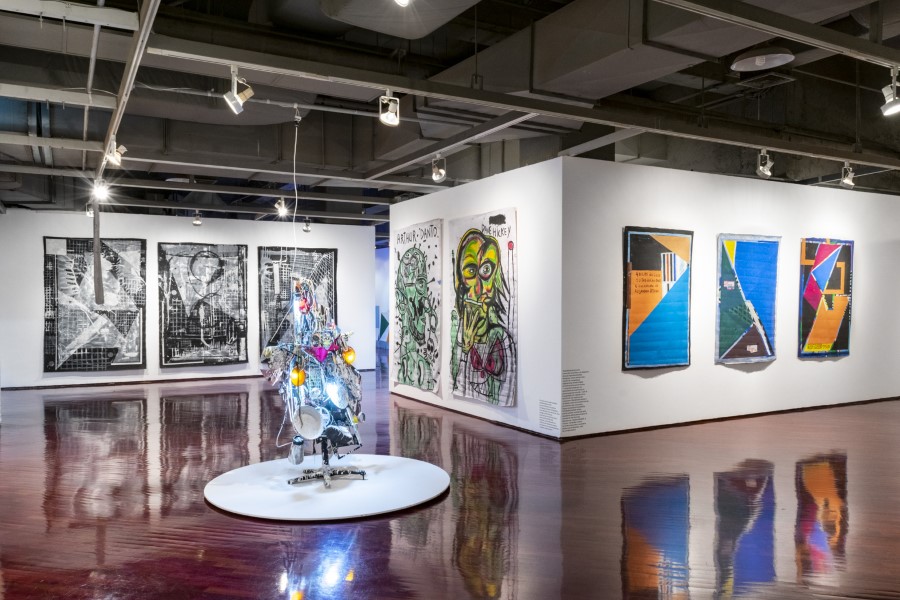 Vista de la exposición "Art in América", de Luis Salazar, en Sala TAC, Caracas, 2021. Foto: Photostudio Daniel Benaim