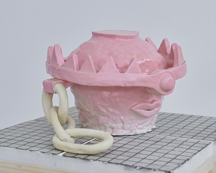 Vicente Prieto Gaggero, Trampa, 2021, construcción manual, cerámica pigmentada, 30 x 30 x 20 cm. Cortesía del artista e Isabel Croxatto Galería