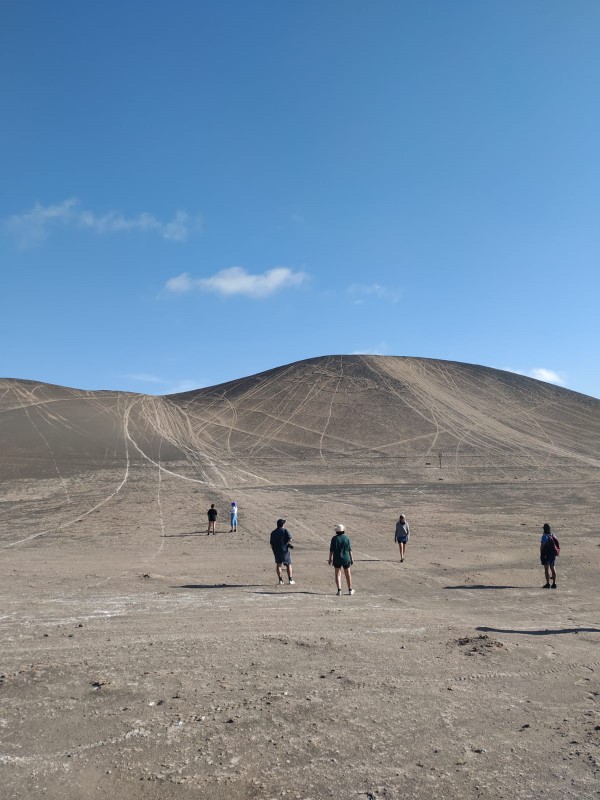 “Caramucho Rupestre”, acción colectiva en torno a la arqueología, región de Tarapacá, Chile, 2022. Foto: Johan Berna.