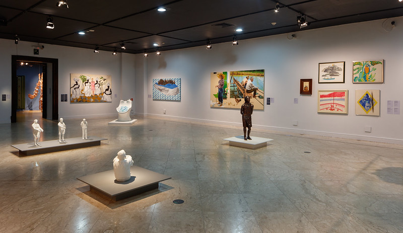 Vista de la exposición (da exposição) 'Brasilidade Pós-Modernismo', Centro Cultural Banco do Brasil de Rio de Janeiro, 2021. Foto: Jaime Acioli
