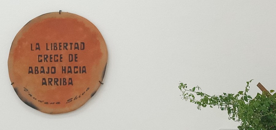 Vista de la exposición "Barro y arroz. Tierra, cocina y resistencia", en La Tallera, Cuernavaca, México, 2022. Foto cortesía de La Tallera