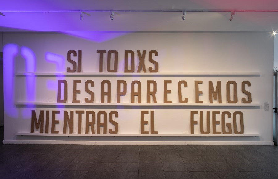 Vista de la exposición "Las olas del deseo. Feminismos, diversidades y cultura visual 2010-2020+", en Casa Nacional del Bicentenario, Buenos Aires, 2022. Foto: Nacho Iasparra