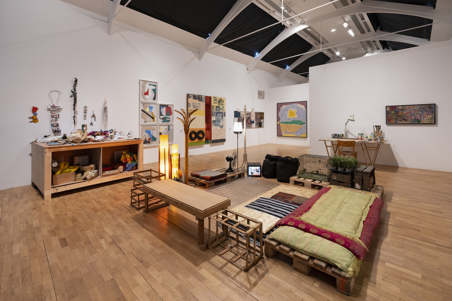 Vista de la exposición "A Century of the Artist’s Studio", en Whitechapel, Londres, 2022 