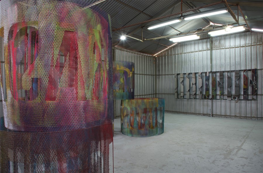 Vista de la exposición "Apumanque", de Rodrigo Vergara, en Galería Metropolitana, Santiago, 2022. Foto: Alejandra Arcuch