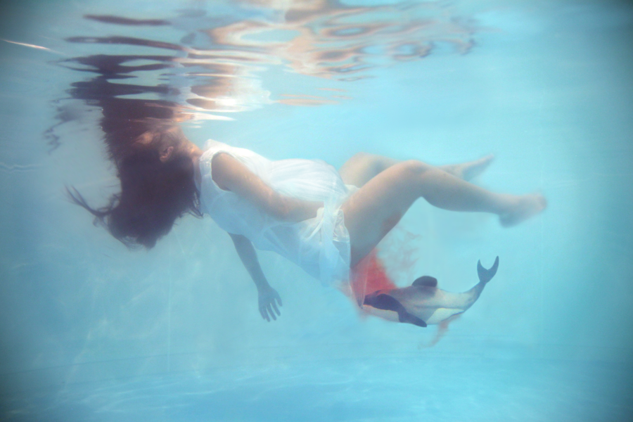 Ai Hasegawa, Quiero dar a luz un delfín, 2013. Fotograma. Cortesía de la artista