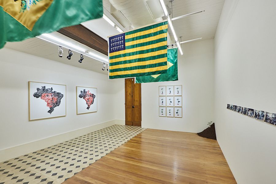 Vista de la exposición "Re-Utopya", de Hal Wildson, en Galeria Movimento, Rio de Janeiro, 2022. Foto cortesía de la galería.