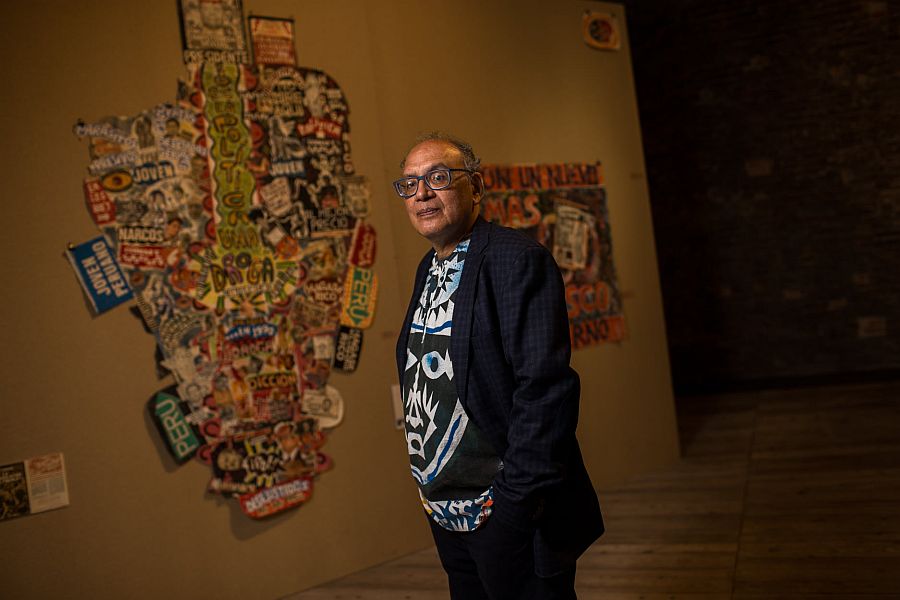 El artista peruano Herbert Rodríguez en el Pabellón del Perú, 59° Bienal de Venecia, 2022. Foto cortesía del Patronato Cultural del Perú