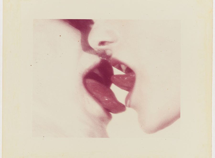 Oscar Bony, El beso (The Kiss), 1976. Exhibition print, 41/4 × 55/8 in. (11.4 × 14.3 cm). © the artist