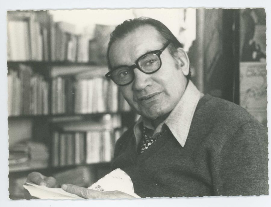 Retrato fotográfico de Julio Aciares por Guillermo Deisler, 1972. Fondo Guillermo Deisler - CEDOC/CNAC
