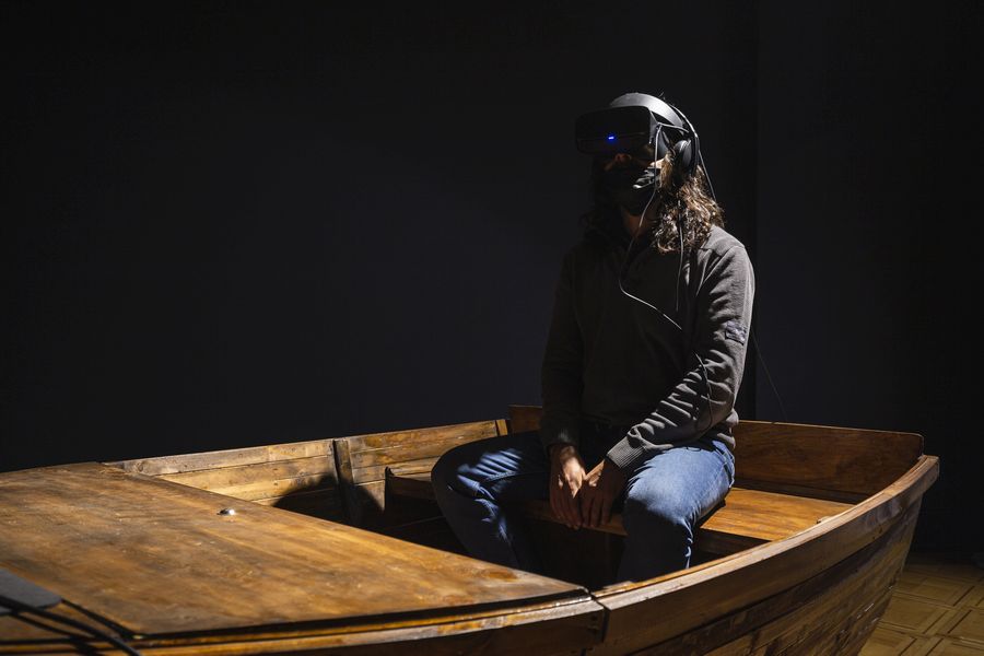 Michelle-Marie Letelier, El Hueso, 2019-2022. Instalación, experiencia en realidad virtual, bote, sonido, 18 mins
aprox. Foto cortesía de la artista