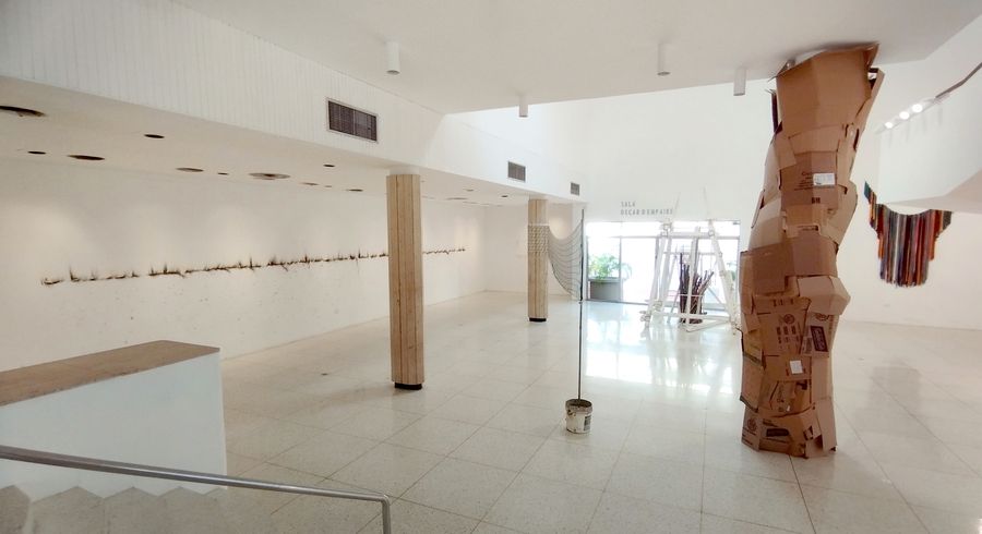 Vista de la exposición “Estética Provisional”, en el Centro de Bellas Artes de Maracaibo, Venezuela, 2022. Foto cortesía de los artistas