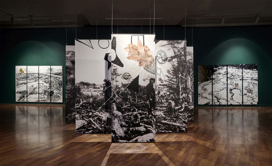 Vista de la exposición “Disonancias y Derivas”, de Nicole Franchy, en el ICPNA Cultural, Miraflores, Lima, 2023. Foto cortesía de la artista
