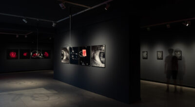 Vista de la exposición “Mañana es mejor”, Benjamín Ossa, en Galería Artespacio, Santiago de Chile, 2023. Foto: Sebastián Mejía