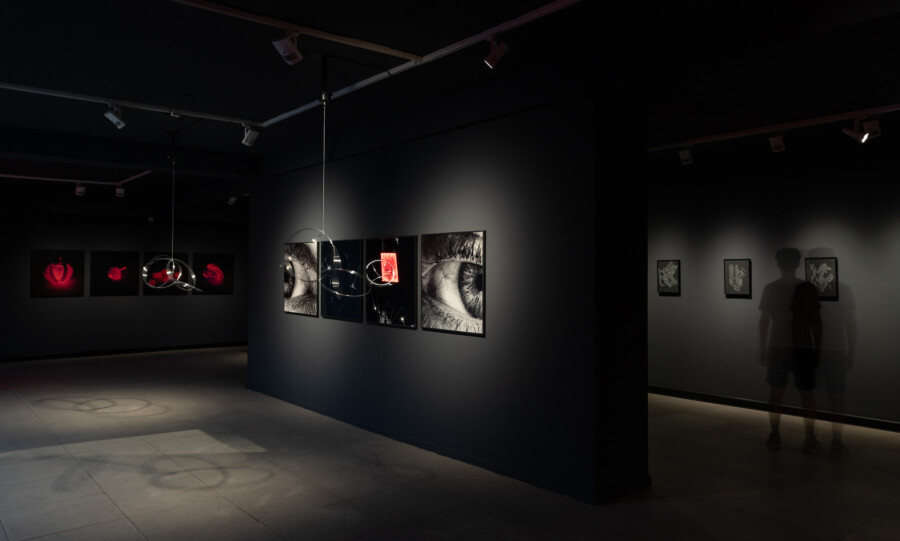 Vista de la exposición “Mañana es mejor”, Benjamín Ossa, en Galería Artespacio, Santiago de Chile, 2023. Foto: Sebastián Mejía