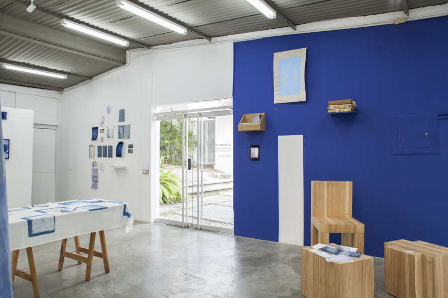 Vista de la exposición “El tiempo se diluye, un diálogo de Malu Valerio con el archivo de cocina de Antonieta Sosa”, en Abra Caracas, 2023. Cortesía de la galería